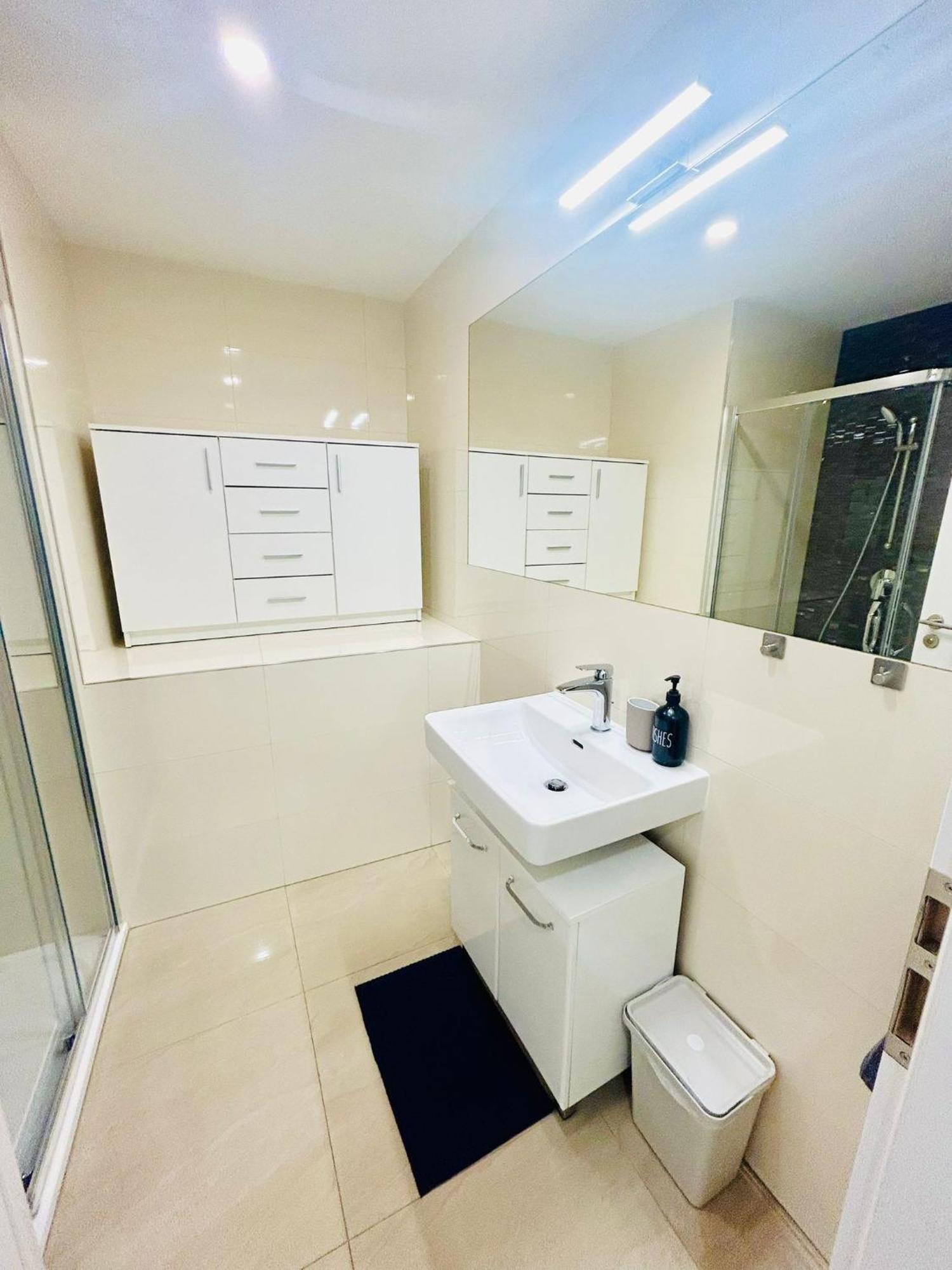 New Design & Style Apartments 50M From Wenceslas Square Praga Esterno foto