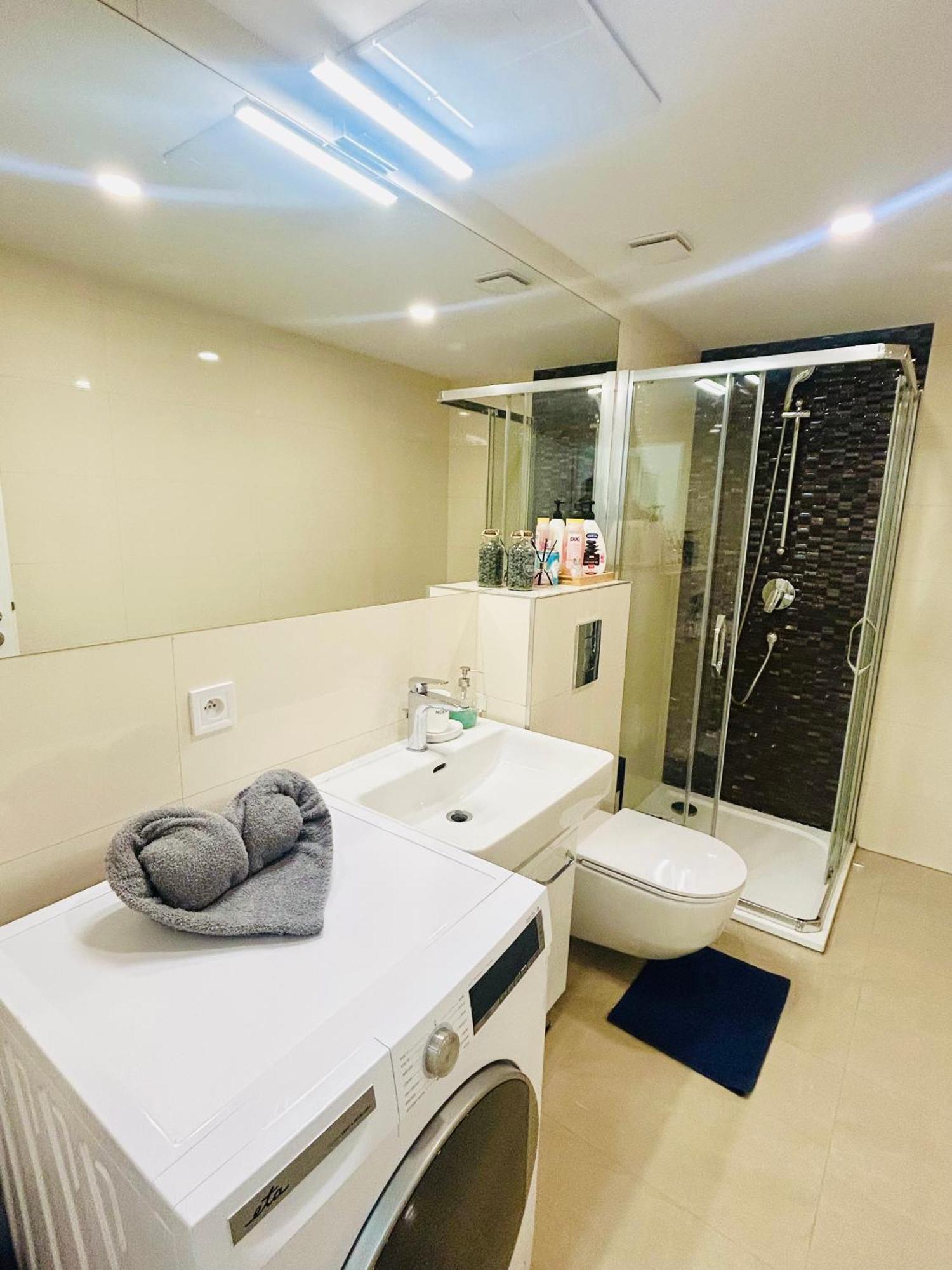 New Design & Style Apartments 50M From Wenceslas Square Praga Esterno foto